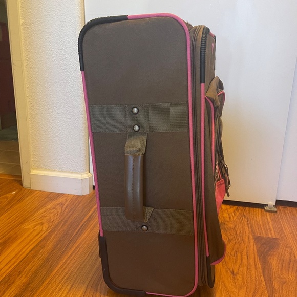 Vintage Roxy Rolling Suitcase - Picture 4 of 12